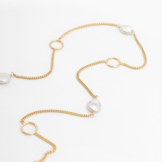 Długi naszyjnik z perłami srebrny pozłacany